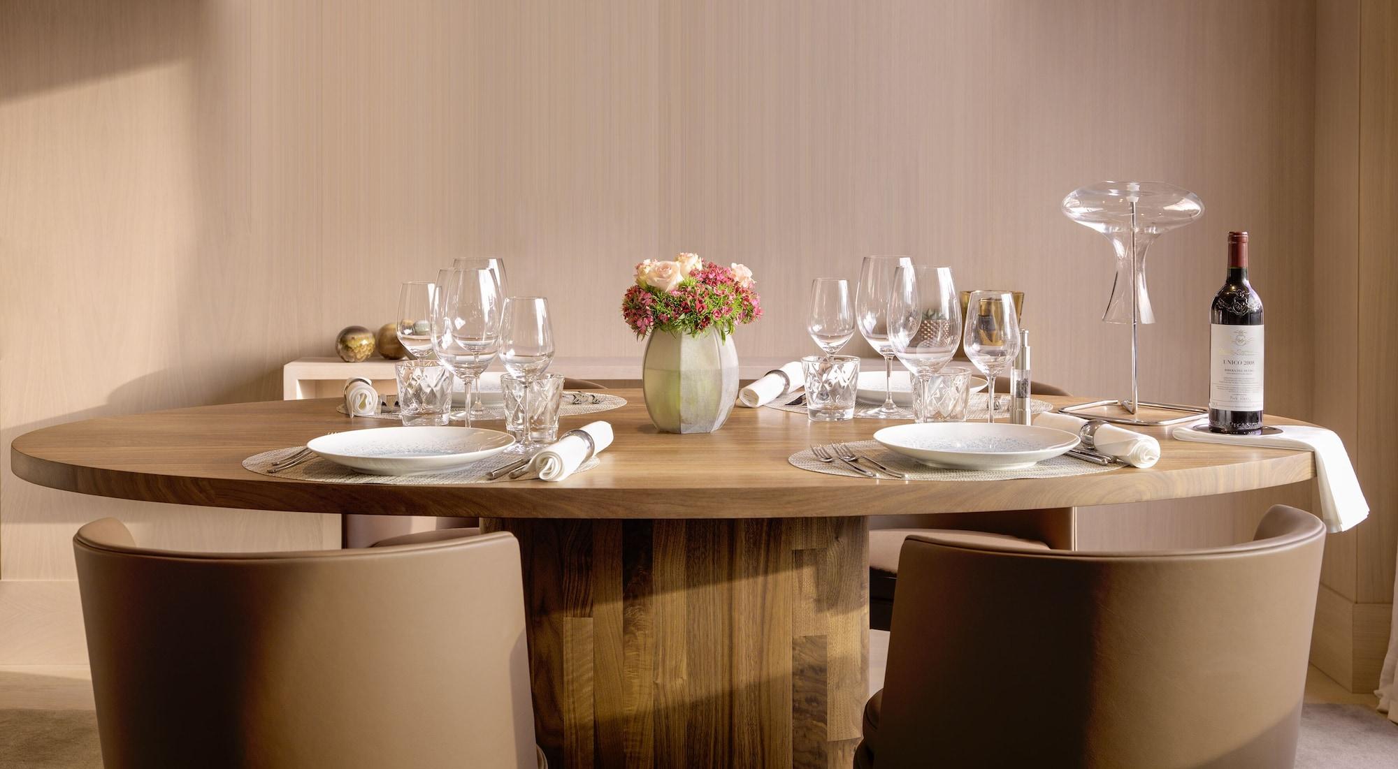 The One Barcelona Gl Hotel Exterior photo A table set for a meal