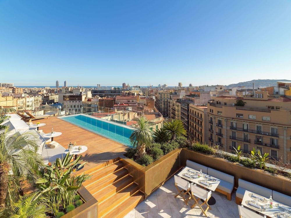 The One Barcelona Gl Hotel Exterior photo The hotel's rooftop pool