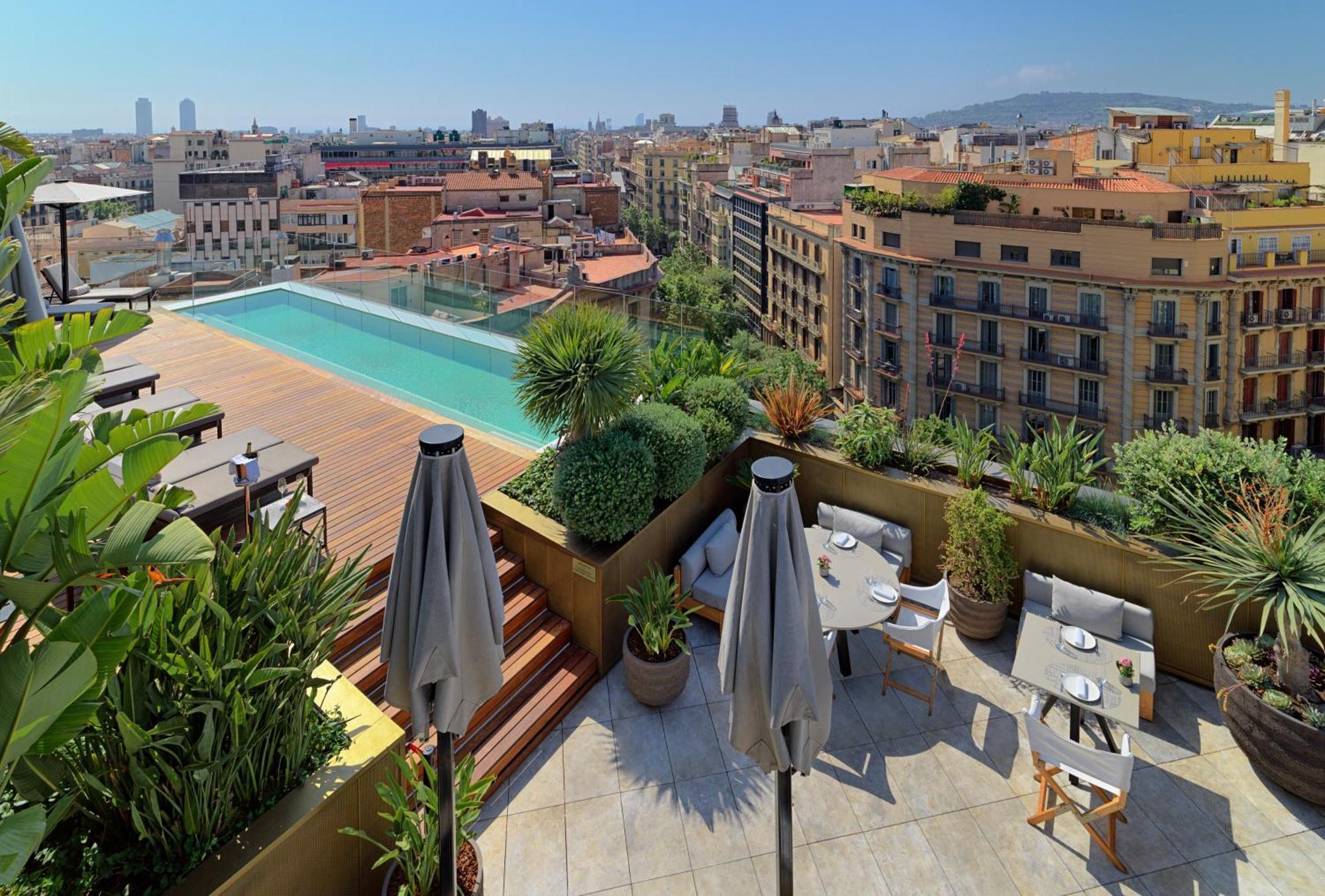 The One Barcelona Gl Hotel Exterior photo The hotel's rooftop pool