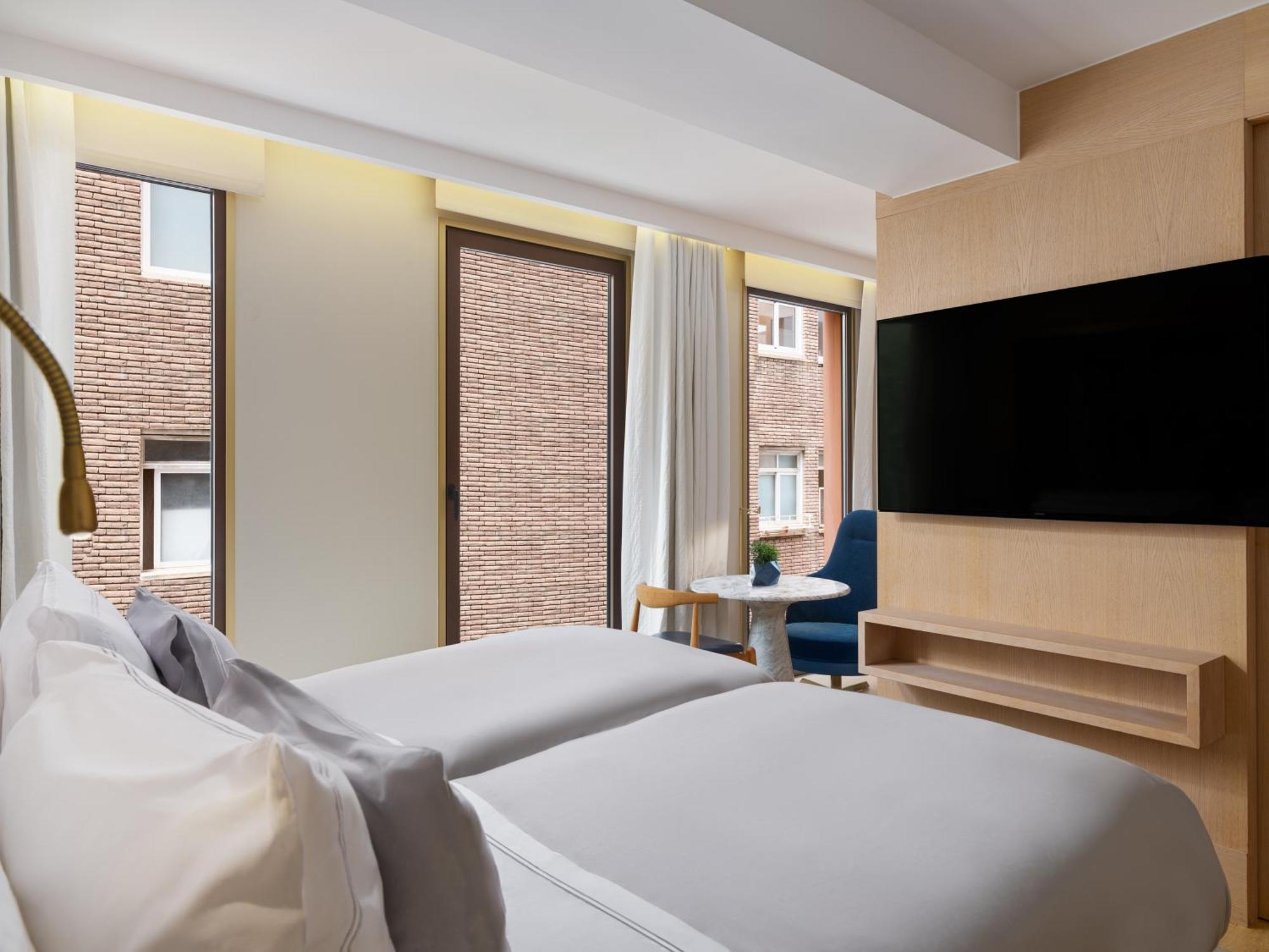 The One Barcelona Gl Hotel Exterior photo A room at the hotel