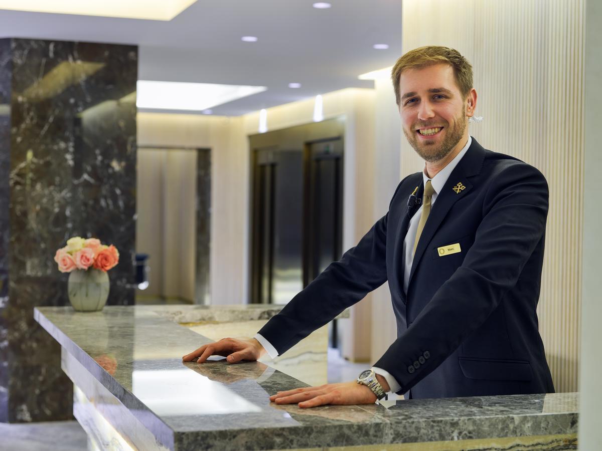 The One Barcelona Gl Hotel Exterior photo A hotel concierge