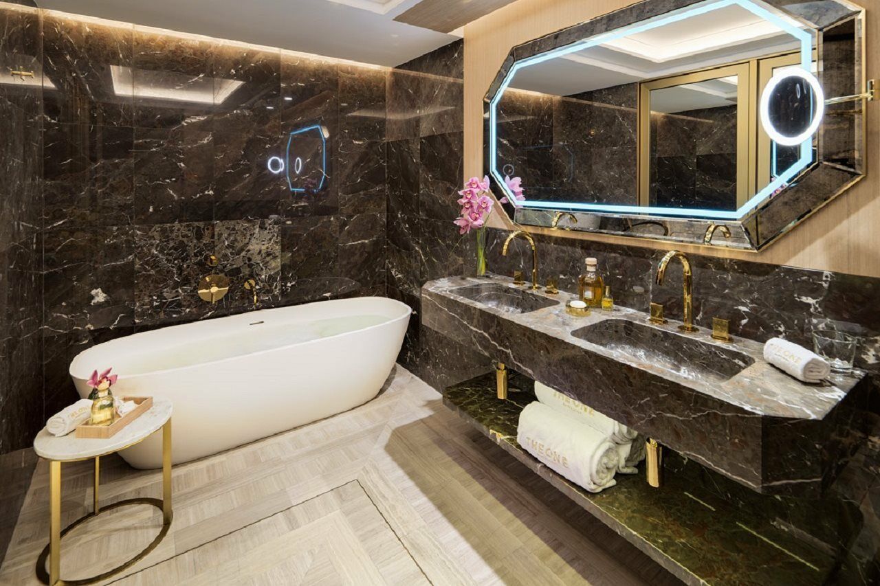 The One Barcelona Gl Hotel Exterior photo Bathroom